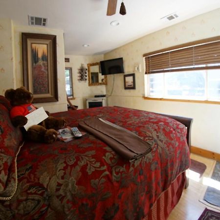Fleur De Lac Europeran Inn Lake Arrowhead Exterior photo
